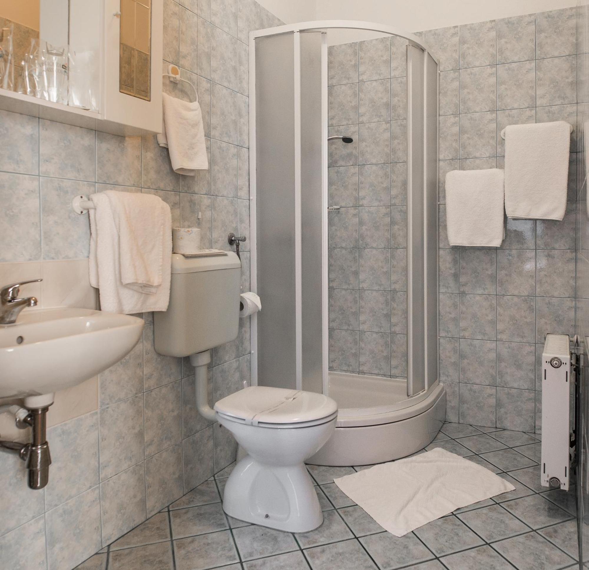 Hotel Carlstadt Karlovac Bagian luar foto