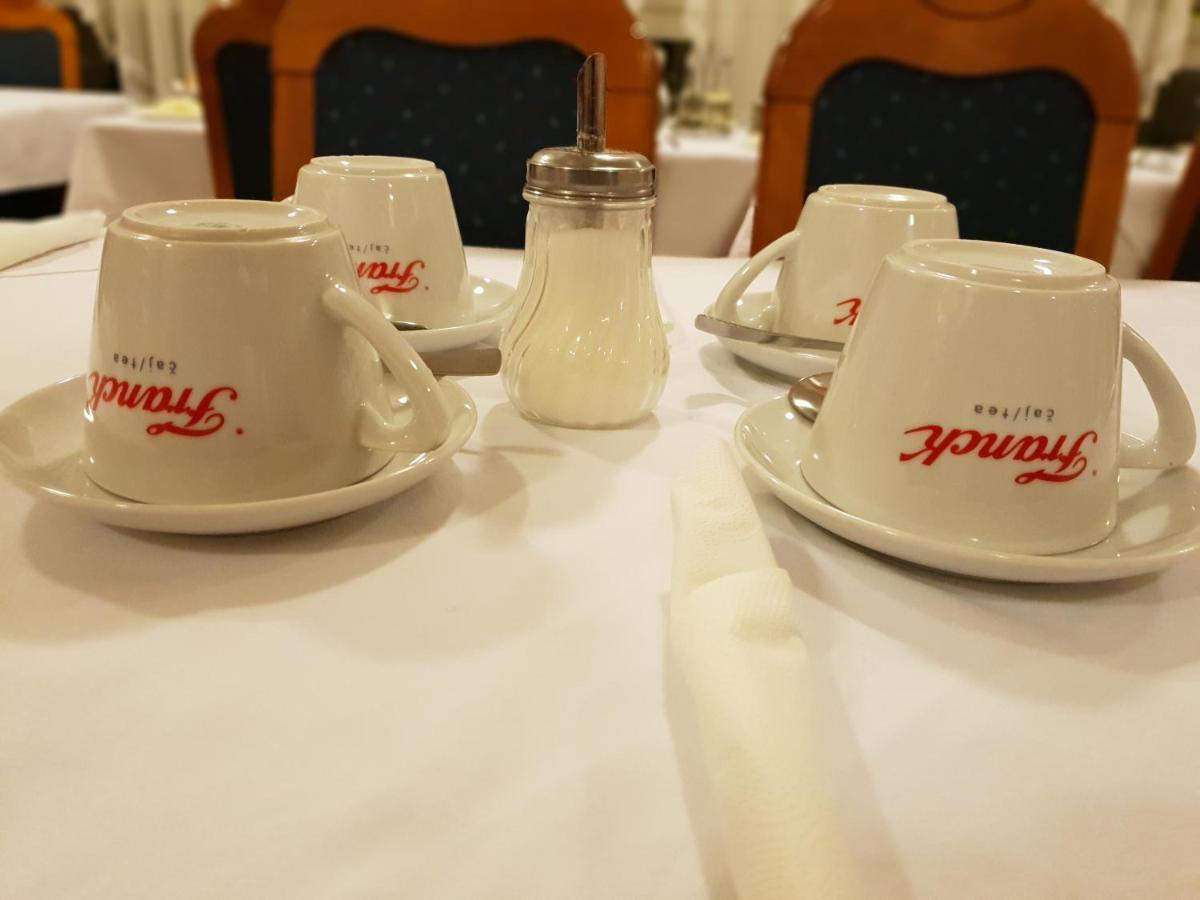 Hotel Carlstadt Karlovac Bagian luar foto