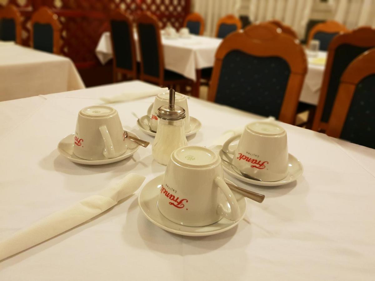 Hotel Carlstadt Karlovac Bagian luar foto