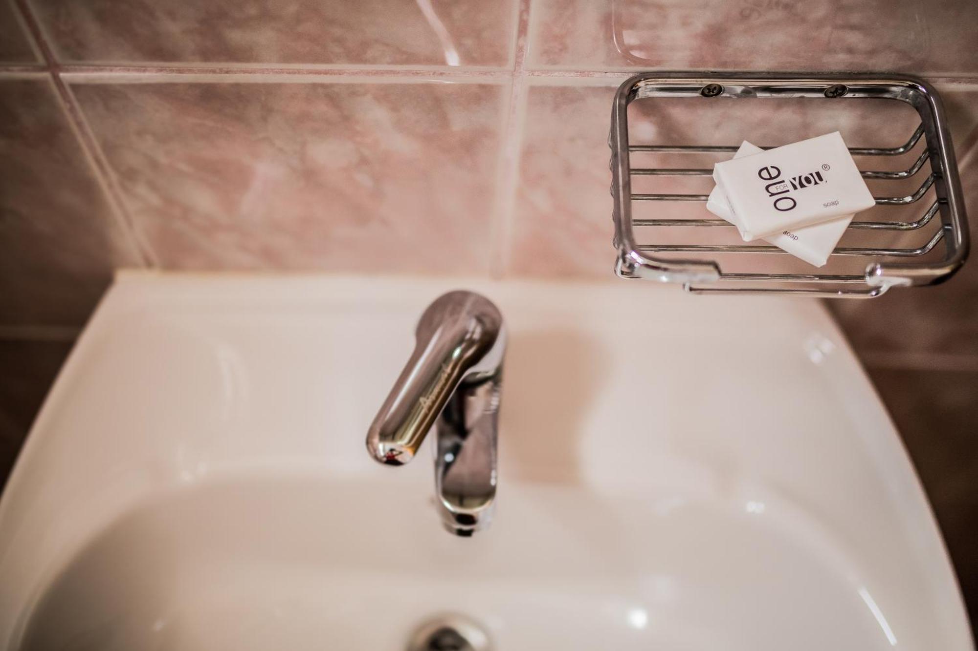 Hotel Carlstadt Karlovac Bagian luar foto