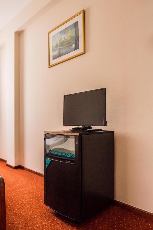 Hotel Carlstadt Karlovac Bagian luar foto