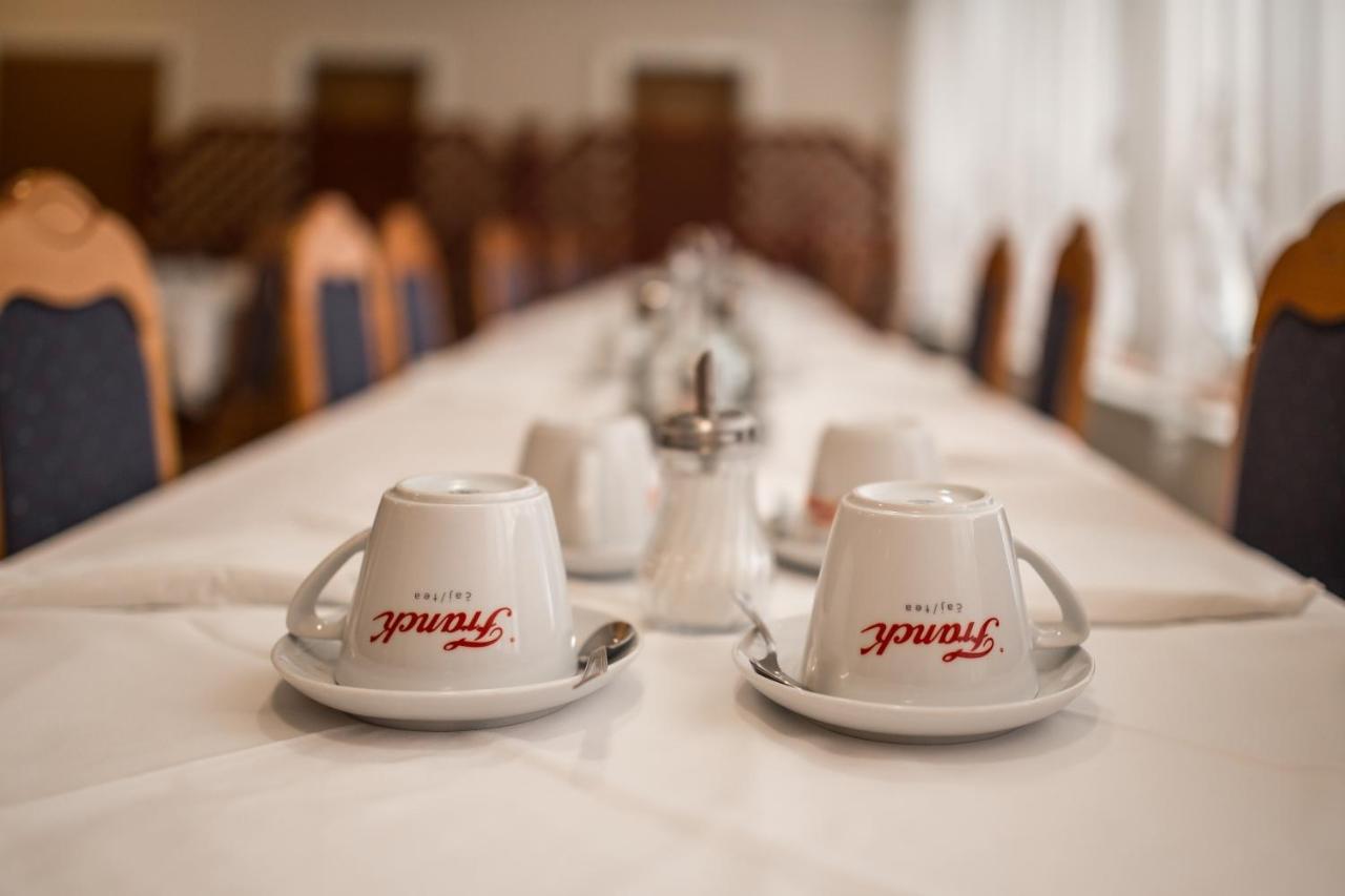 Hotel Carlstadt Karlovac Bagian luar foto