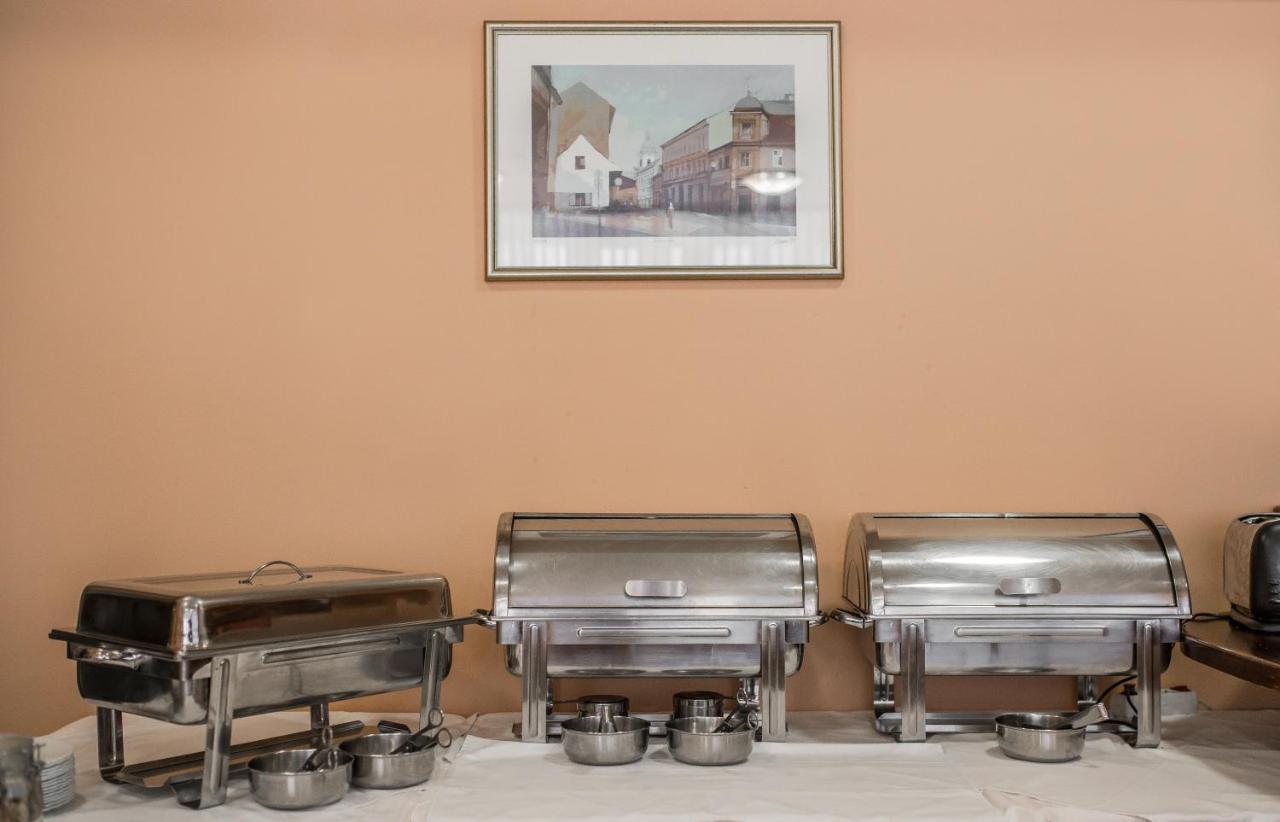 Hotel Carlstadt Karlovac Bagian luar foto