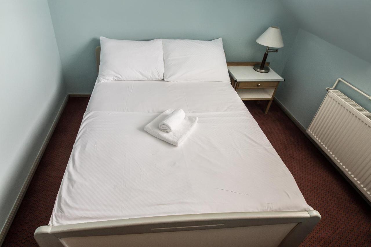 Hotel Carlstadt Karlovac Bagian luar foto