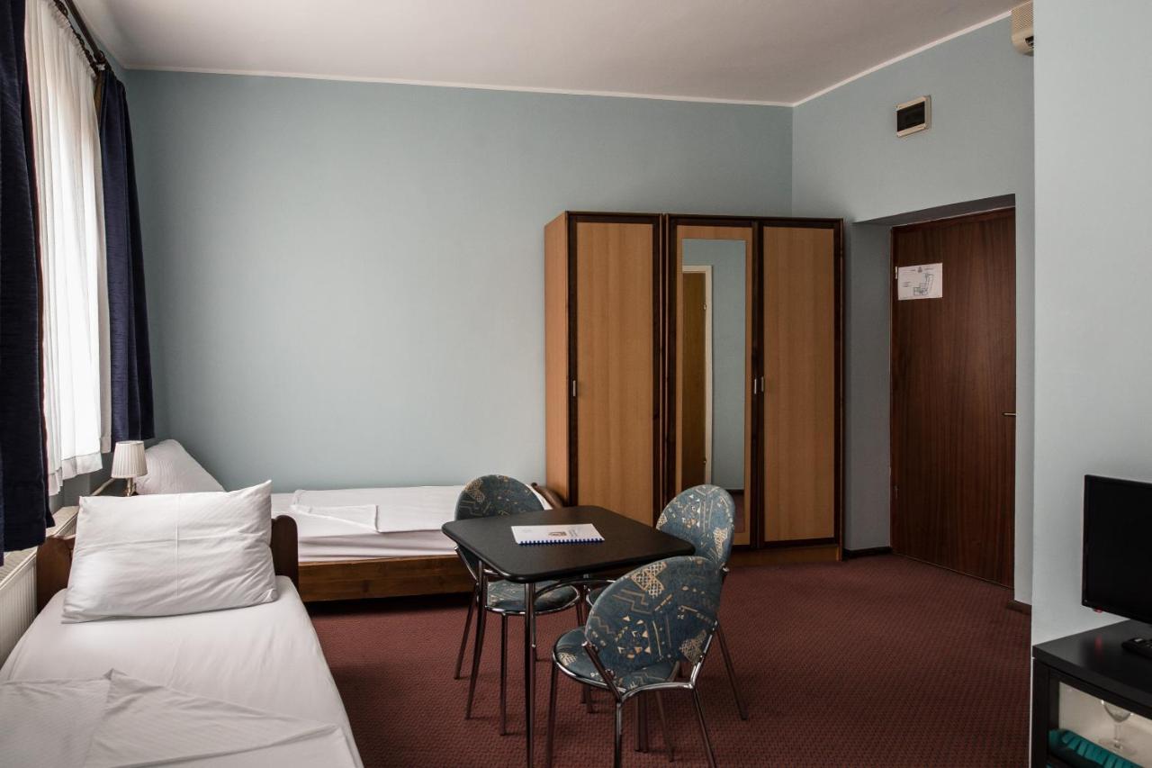 Hotel Carlstadt Karlovac Bagian luar foto